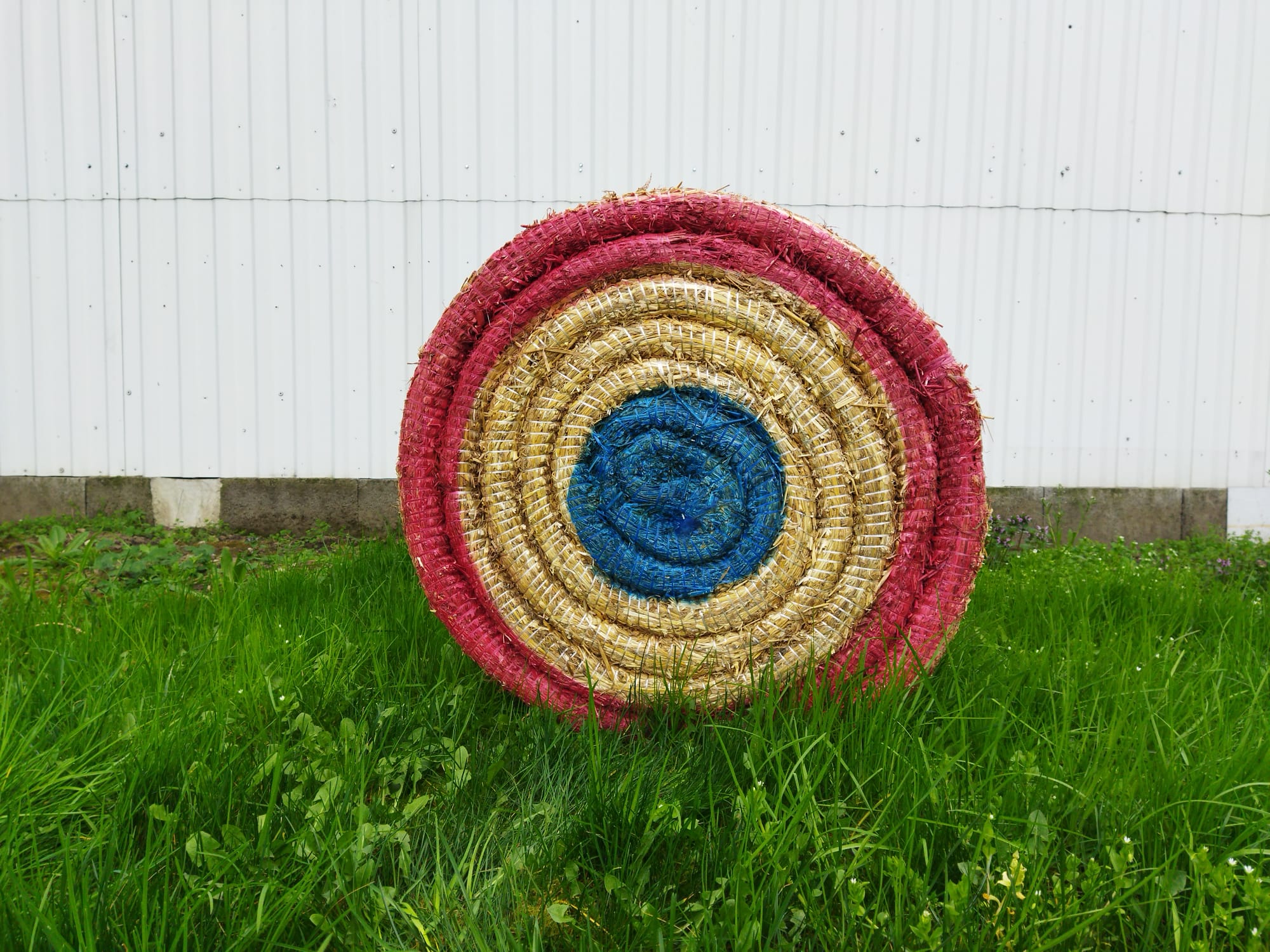 Slaměná terčovnice 70cm x 12,5cm - farbená